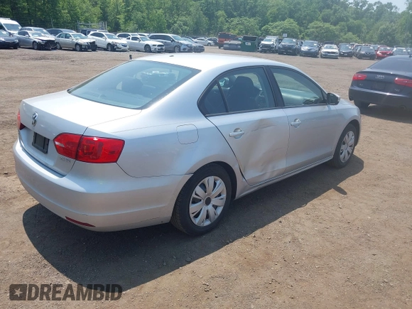 2012 Volkswagen Jetta SE z VIN 3VWDP7AJ5CM309927, wystawiony jako IAAI lot #42414951 z przebiegiem 128 109 mil mil oraz . Historia ofert i sprzedaży dostępna na DreamBid. Obrazek 4.