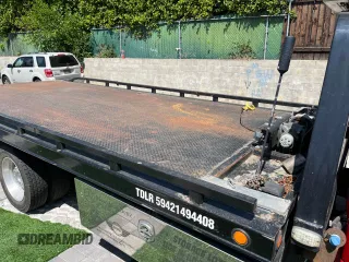 2019 Ford F-550 XL z VIN 1FDUF5GTXKED16424, wystawiony jako Copart lot #58211125 z przebiegiem 200 684 mil mil oraz Szkody całkowita. Historia ofert i sprzedaży dostępna na DreamBid. Obrazek 6.