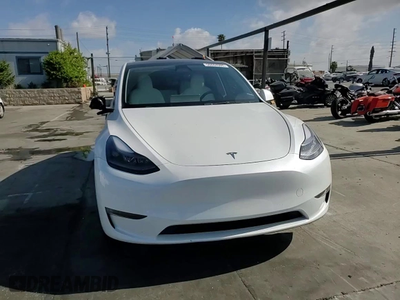 2024 Tesla Model Y Long Range with VIN 7SAYGDEE2RF090540, listed as a Copart auction lot 56684505 with 18,261 mi miles and Salvage title. Bid and sale history available at DreamBid. Image 14.