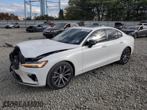 2021 Volvo S60 Momentum with VIN 7JR102FZ8MG122870, listed as a Copart auction lot 76462864 with 24,270 mi miles and Salvage Title. Bid and sale history available at carsss.com. Image 1.