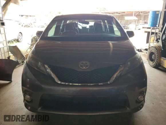 2015 Toyota Sienna SE с VIN 5TDXK3DC4FS686547, выставлен на аукционе Copart как лот 53255625 с пробегом 76 285 миль миль и Списание • Salvage title. История ставок и продаж доступна на DreamBid. Изображение 5.