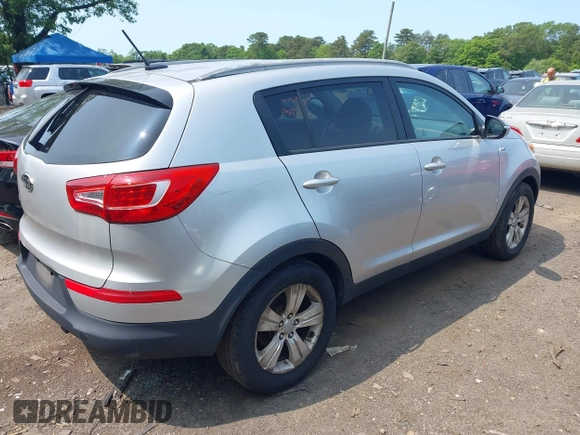 2011 Kia Sportage LX z VIN KNDPBCA20B7026845, wystawiony jako IAAI lot #42370233 z przebiegiem 181 329 mil mil oraz . Historia ofert i sprzedaży dostępna na DreamBid. Obrazek 4.