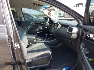 2019 Kia Sorento LX with VIN 5XYPG4A32KG538030, listed as a IAAI auction lot 41628882 with 120,392 mi miles. Bid and sale history available at carsss.com. Image 5.