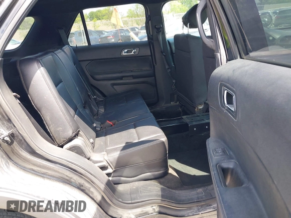 2016 Ford Police Interceptor Utility z VIN 1FM5K8AR2GGB07317, wystawiony jako IAAI lot #42337310 z przebiegiem 166 786 mil mil oraz . Historia ofert i sprzedaży dostępna na DreamBid. Obrazek 8.