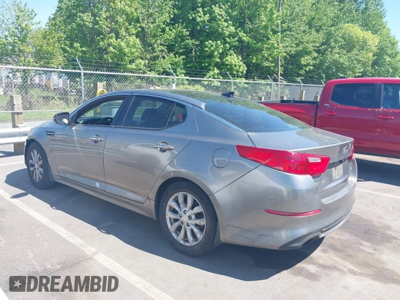 2015 Kia Optima LX z VIN 5XXGM4A7XFG508280, wystawiony jako IAAI lot #42116240 z przebiegiem 221 269 mil mil oraz . Historia ofert i sprzedaży dostępna na DreamBid. Obrazek 3.