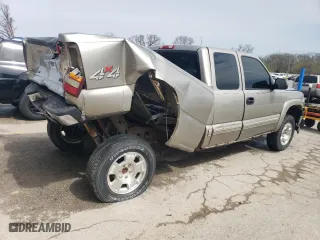 2000 Chevrolet Silverado 1500 LS with VIN 2GCEK19T2Y1308662, listed as a Copart auction lot 51215015 with 320,200 mi miles and Salvage Title. Bid and sale history available at carsss.com. Image 3.