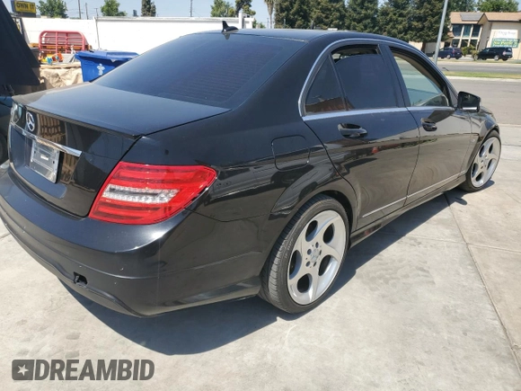 2012 Mercedes-Benz C 250 Sport z VIN WDDGF4HB8CR215271, wystawiony jako Copart lot #63818775 z przebiegiem 100 010 mil mil oraz Szkoda całkowita • Salvage title. Historia ofert i sprzedaży dostępna na DreamBid. Obrazek 4.