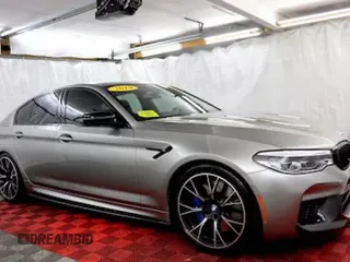 2019 BMW M5 Competition z VIN WBSJF0C53KB447402, wystawiony jako Copart lot #87539715 z przebiegiem 47 216 mil mil oraz Czysty tytuł • Clean title. Historia ofert i sprzedaży dostępna na DreamBid. Obrazek 1.