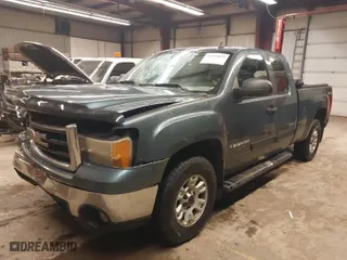 2007 GMC Sierra 1500 SLE1 with VIN 1GTEK190X7Z555777, listed as a IAAI auction lot 41474820 with 141,615 mi miles. Bid and sale history available at carsss.com. Image 2.