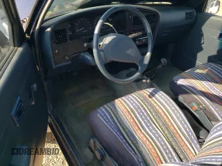 1993 Toyota Pickup DLX с VIN 4TAVN13D4PZ156264, выставлен на аукционе Copart как лот 59702885 с пробегом 199 184 миль миль и Списание • Salvage title. История ставок и продаж доступна на DreamBid. Изображение 8.