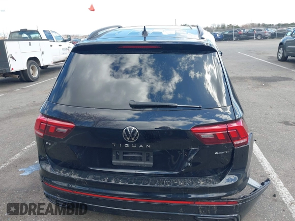 2024 Volkswagen Tiguan SE R-Line Black с VIN 3VV8B7AX0RM112035, выставлен на аукционе IAAI как лот 41978774 с пробегом 7 658 миль миль и . История ставок и продаж доступна на DreamBid. Изображение 16.
