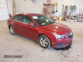 2014 Chevrolet Cruze 1LT z VIN 1G1PC5SB0E7461837, wystawiony jako IAAI lot #42232225 z przebiegiem 87 588 mil mil oraz . Historia ofert i sprzedaży dostępna na DreamBid. Obrazek 1.