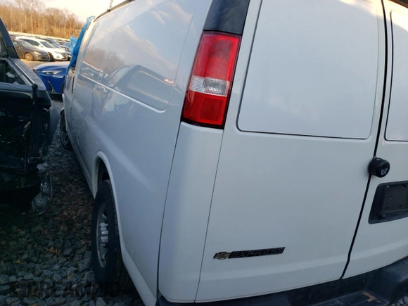 2022 Chevrolet Express Cargo with VIN 1GCWGAFP5N1185244, listed as a Copart auction lot 86700134 with Not provided miles and Salvage title. Bid and sale history available at DreamBid. Image 2.