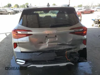 2023 Kia Seltos S z VIN KNDEU2AA8P7385323, wystawiony jako Copart lot #52816795 z przebiegiem 24 351 mil mil oraz Szkoda całkowita • Salvage title. Historia ofert i sprzedaży dostępna na DreamBid. Obrazek 6.