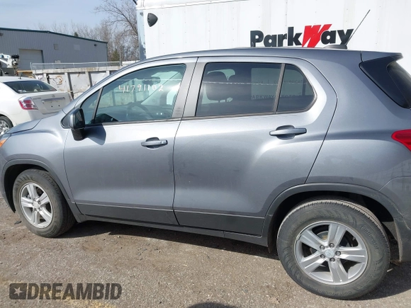 2020 Chevrolet Trax LS with VIN 3GNCJKSB2LL323579, listed as a IAAI auction lot 41791102 with 25,871 mi miles. Bid and sale history available at carsss.com. Image 14.