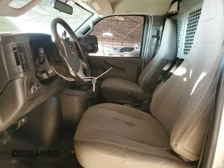 2017 GMC Savana Cargo z VIN 1GTW7AFF3H1297844, wystawiony jako Copart lot #56349845 z przebiegiem 241 498 mil mil oraz Tytuł czysty. Historia ofert i sprzedaży dostępna na DreamBid. Obrazek 7.
