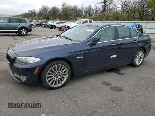 2011 BMW 5 Series 535i z VIN WBAFR7C52BC604471, wystawiony jako Copart lot #57076375 z przebiegiem 119 104 mil mil oraz Szkody całkowita. Historia ofert i sprzedaży dostępna na DreamBid. Obrazek 1.