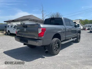 2016 Nissan Titan Platinum Reserve z VIN 1N6BA1F2XGN516798, wystawiony jako Copart lot #53584635 z przebiegiem 104 737 mil mil oraz Czysty tytuł • Clean title. Historia ofert i sprzedaży dostępna na DreamBid. Obrazek 4.