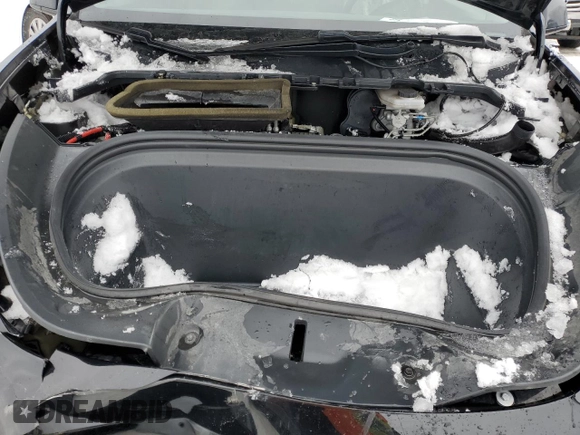 2021 Tesla Model Y Long Range z VIN 5YJYGDEE6MF089008, wystawiony jako Copart lot #45304715 z przebiegiem 140 761 mil mil oraz Szkoda całkowita • Salvage title. Historia ofert i sprzedaży dostępna na DreamBid. Obrazek 12.