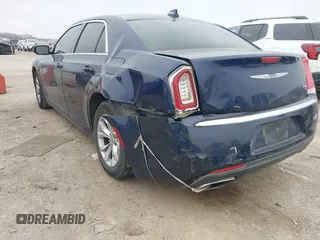 2015 Chrysler 300 Limited with VIN 2C3CCAAG5FH796498, listed as a IAAI auction lot 41520694 with 165,433 mi miles. Bid and sale history available at carsss.com. Image 6.
