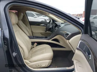 2014 Lincoln MKZ z VIN 3LN6L2G98ER830388, wystawiony jako IAAI lot #42104116 z przebiegiem 108 219 mil mil oraz . Historia ofert i sprzedaży dostępna na DreamBid. Obrazek 5.