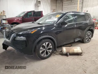 2021 Nissan Rogue SV z VIN 5N1AT3BB9MC771102, wystawiony jako Copart lot #52547865 z przebiegiem 105 602 mil mil oraz Szkoda całkowita • Salvage title. Historia ofert i sprzedaży dostępna na DreamBid. Obrazek 1.