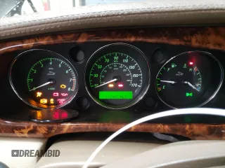 2005 Jaguar XJ Vanden Plas z VIN SAJWA82C65SG44373, wystawiony jako Copart lot #84091444 z przebiegiem 141 993 mil mil oraz Szkoda całkowita • Salvage title. Historia ofert i sprzedaży dostępna na DreamBid. Obrazek 9.