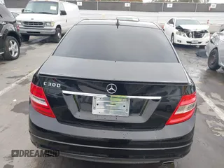 2011 Mercedes-Benz C 300 Sport z VIN WDDGF5EB1BA472313, wystawiony jako IAAI lot #42393658 z przebiegiem 161 373 mil mil oraz . Historia ofert i sprzedaży dostępna na DreamBid. Obrazek 16.