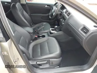 2014 Volkswagen Jetta SE with VIN 3VWD07AJXEM216277, listed as a IAAI auction lot 42748790 with 162,369 mi miles and . Bid and sale history available at DreamBid. Image 5.