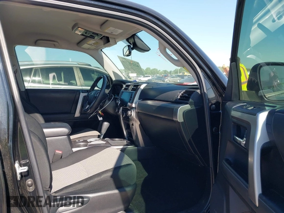 2021 Toyota 4Runner SR5 with VIN JTEEU5JR7M5242390, listed as a IAAI auction lot 42241384 with 43,695 mi miles and . Bid and sale history available at DreamBid. Image 5.