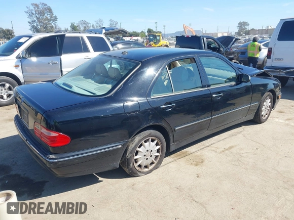 2001 Mercedes-Benz E-Class with VIN WDBJF65J11B368277, listed as a IAAI auction lot 41855716 with 207,864 mi miles. Bid and sale history available at carsss.com. Image 4.