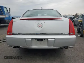 2010 Cadillac DTS 1SA z VIN 1G6KA5EY0AU125918, wystawiony jako Copart lot #45471305 z przebiegiem 56 685 mil mil oraz Szkoda całkowita • Salvage title. Historia ofert i sprzedaży dostępna na DreamBid. Obrazek 6.