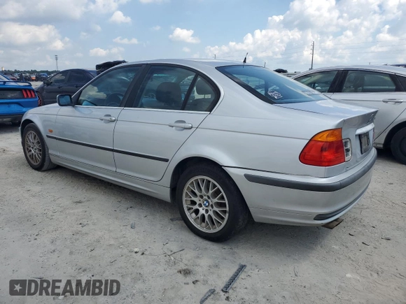 2000 BMW 3 Series 328i with VIN WBAAM5343YFR19582, listed as a Copart auction lot 72575994 with 190,156 mi miles and Salvage Title. Bid and sale history available at carsss.com. Image 2.