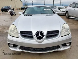 2005 Mercedes-Benz SLK 55 AMG z VIN WDBWK73F75F046800, wystawiony jako Copart lot #55657075 z przebiegiem 140 673 mil mil oraz Szkody całkowita. Historia ofert i sprzedaży dostępna na DreamBid. Obrazek 5.