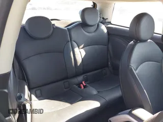 2007 MINI Hardtop S с VIN WMWMF73517TV31617, выставлен на аукционе IAAI как лот 42586579 с пробегом Не указан миль и . История ставок и продаж доступна на DreamBid. Изображение 8.