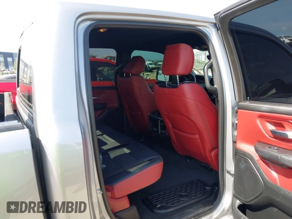 2022 Ram 1500 Rebel z VIN 1C6SRFLT2NN351050, wystawiony jako IAAI lot #41976882 z przebiegiem 59 490 mil mil oraz . Historia ofert i sprzedaży dostępna na DreamBid. Obrazek 8.