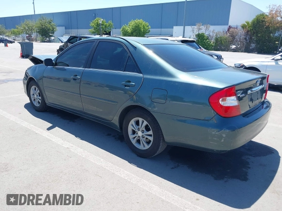2004 Toyota Camry LE with VIN 4T1BF30K64U067898, listed as a IAAI auction lot 42131958 with 209,702 mi miles. Bid and sale history available at carsss.com. Image 3.
