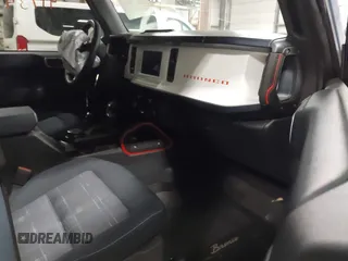 2023 Ford Bronco z VIN 1FMDE4DH2PLA40790, wystawiony jako IAAI lot #41734806 z przebiegiem 19 913 mil mil oraz . Historia ofert i sprzedaży dostępna na DreamBid. Obrazek 5.