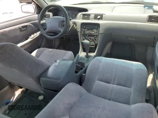 1998 Toyota Camry LE z VIN JT2BG22K9W0145537, wystawiony jako Copart lot #59018505 z przebiegiem 301 595 mil mil oraz Czysty tytuł • Clean title. Historia ofert i sprzedaży dostępna na DreamBid. Obrazek 8.