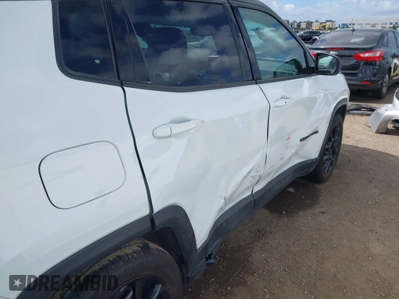 2022 Jeep Compass Latitude z VIN 3C4NJCBB6NT213502, wystawiony jako IAAI lot #41949094 z przebiegiem 11 090 mil mil oraz . Historia ofert i sprzedaży dostępna na DreamBid. Obrazek 6.