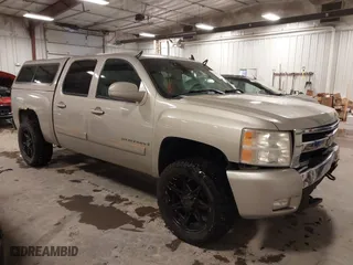 2007 Chevrolet Silverado 1500 LT w/1LT with VIN 3GCEK13307G545178, listed as a IAAI auction lot 41364329 with 241,256 mi miles. Bid and sale history available at carsss.com. Image 1.