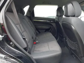2013 Kia Sorento LX z VIN 5XYKT3A68DG388695, wystawiony jako IAAI lot #41809229 z przebiegiem 157 966 mil mil oraz . Historia ofert i sprzedaży dostępna na DreamBid. Obrazek 8.