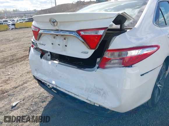 2015 Toyota Camry XLE with VIN 4T1BF1FK8FU040068, listed as a IAAI auction lot 40521641 with 25,156 mi miles and . Bid and sale history available at DreamBid. Image 17.