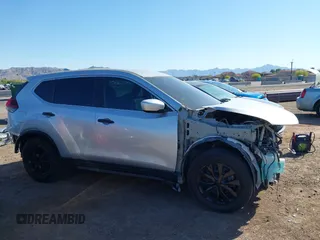 2020 Nissan Rogue S z VIN 5N1AT2MT9LC754458, wystawiony jako IAAI lot #42091440 z przebiegiem 102 338 mil mil oraz . Historia ofert i sprzedaży dostępna na DreamBid. Obrazek 14.
