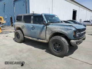 2023 Ford Bronco z VIN 1FMEE5DP0PLB83500, wystawiony jako Copart lot #54124945 z przebiegiem 42 661 mil mil oraz Szkoda całkowita • Salvage title. Historia ofert i sprzedaży dostępna na DreamBid. Obrazek 4.