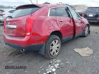 2015 Cadillac SRX Luxury Collection z VIN 3GYFNBE35FS574812, wystawiony jako IAAI lot #42037577 z przebiegiem 94 727 mil mil oraz . Historia ofert i sprzedaży dostępna na DreamBid. Obrazek 4.