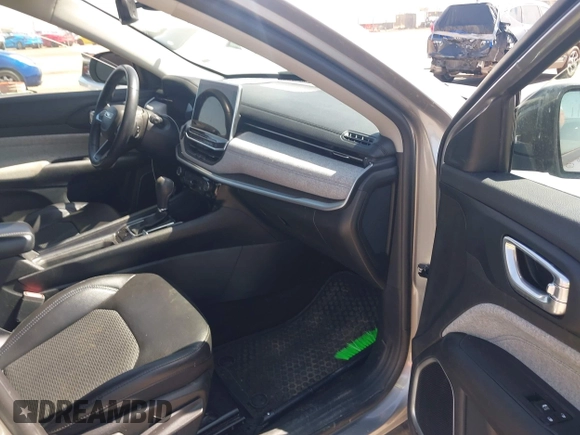 2022 Jeep Compass Latitude with VIN 3C4NJDBB0NT230866, listed as a IAAI auction lot 41979792 with 53,146 mi miles and . Bid and sale history available at DreamBid. Image 5.
