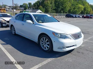 2008 Lexus LS 460 with VIN JTHBL46F485070620, listed as a IAAI auction lot 40529145 with 135,030 mi miles. Bid and sale history available at carsss.com. Image 1.