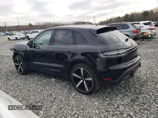 2022 Porsche Macan with VIN WP1AA2A51NLB00488, listed as a Copart auction lot 48550365 with 37,110 mi miles and Salvage Title. Bid and sale history available at carsss.com. Image 2.
