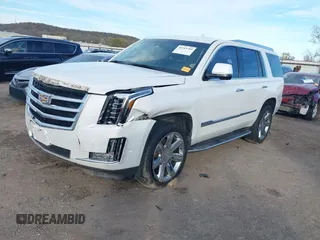 2018 Cadillac Escalade Luxury z VIN 1GYS3BKJ7JR140183, wystawiony jako IAAI lot #40769705 z przebiegiem 106 774 mil mil oraz . Historia ofert i sprzedaży dostępna na DreamBid. Obrazek 2.
